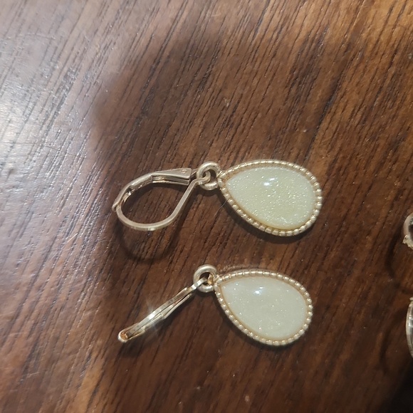 4 Paris Earrings - Picture 2 of 4